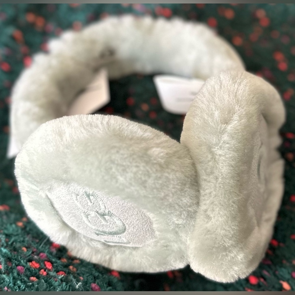 🎸UGG🎸🔥NWT🔥Sheepskin Embroidery Earmuff Grey Mist - Picture 11 of 14